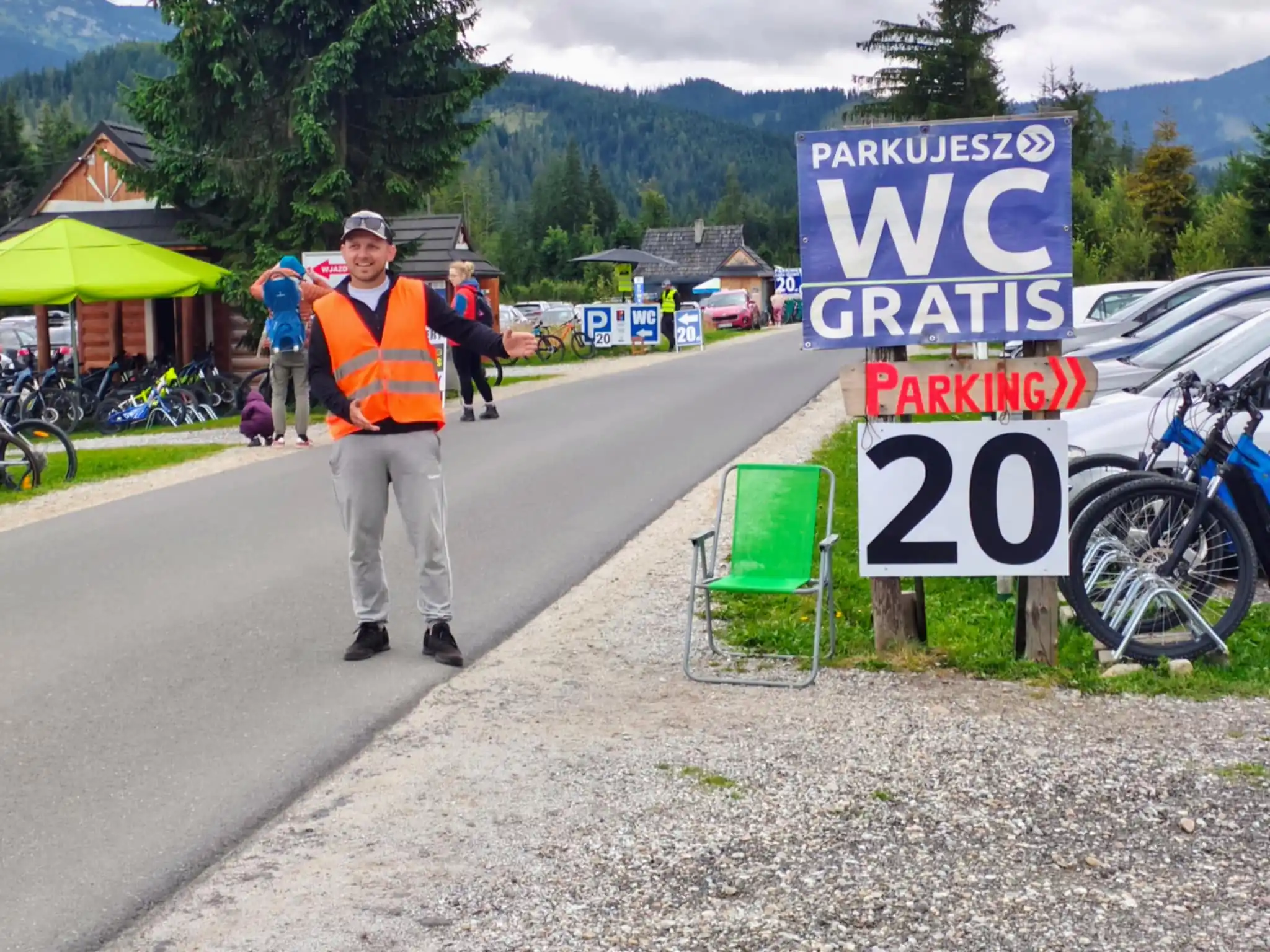 Parking przy Dolinie Chocholowskiej i panorama gor