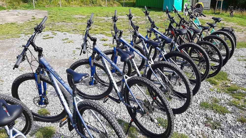 Rower gorski przy stacji wypozyczalni